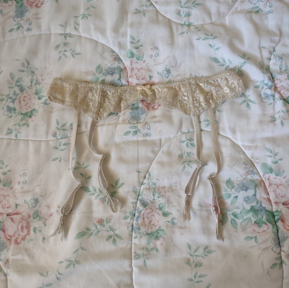 EUC Vintage VS Dream Angels Satin Metallic Lace Garter Belt